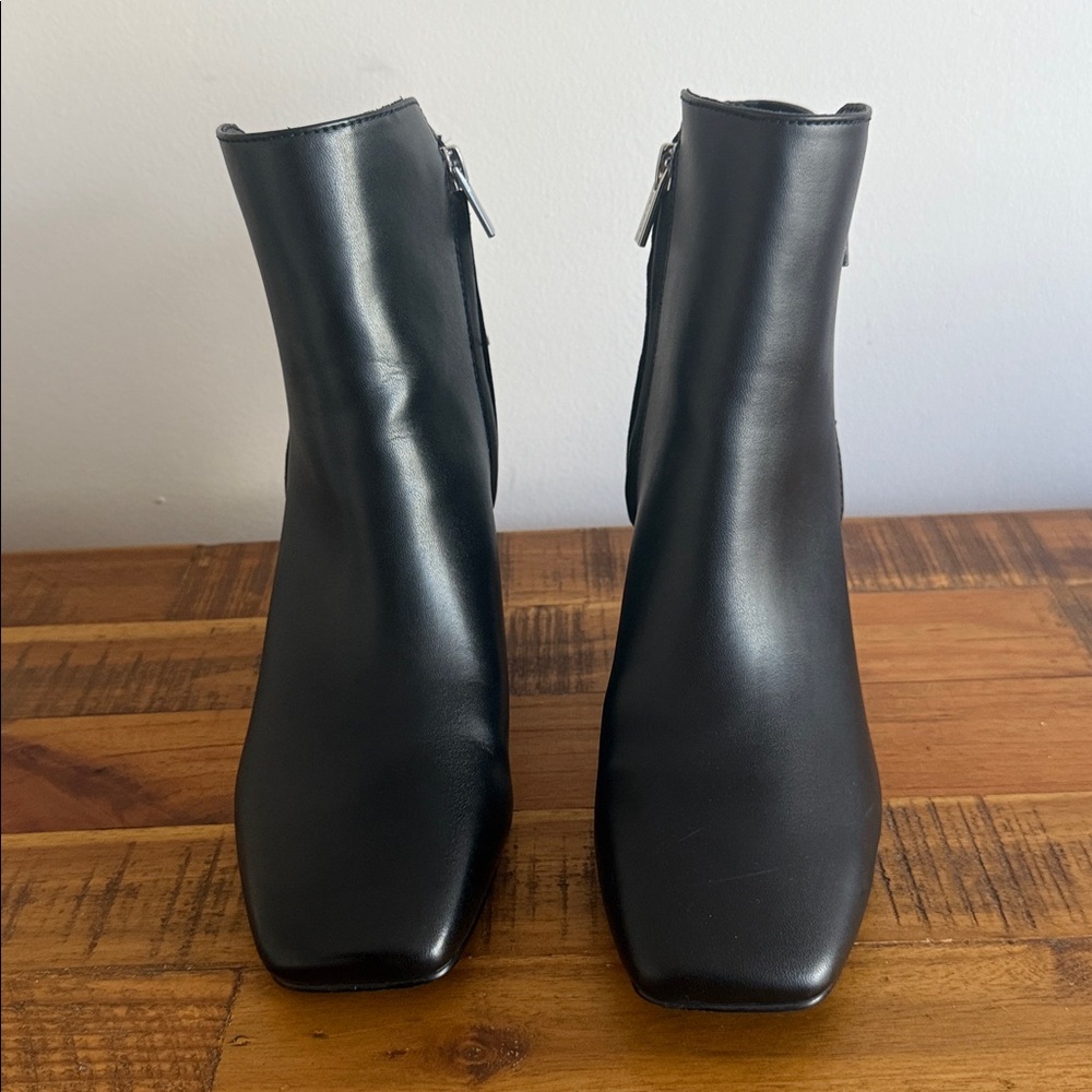 LIKE NEW Calvin Klein Womens Square Toe Black Leather Ankle Boots Size 8 - Picture 2 of 7